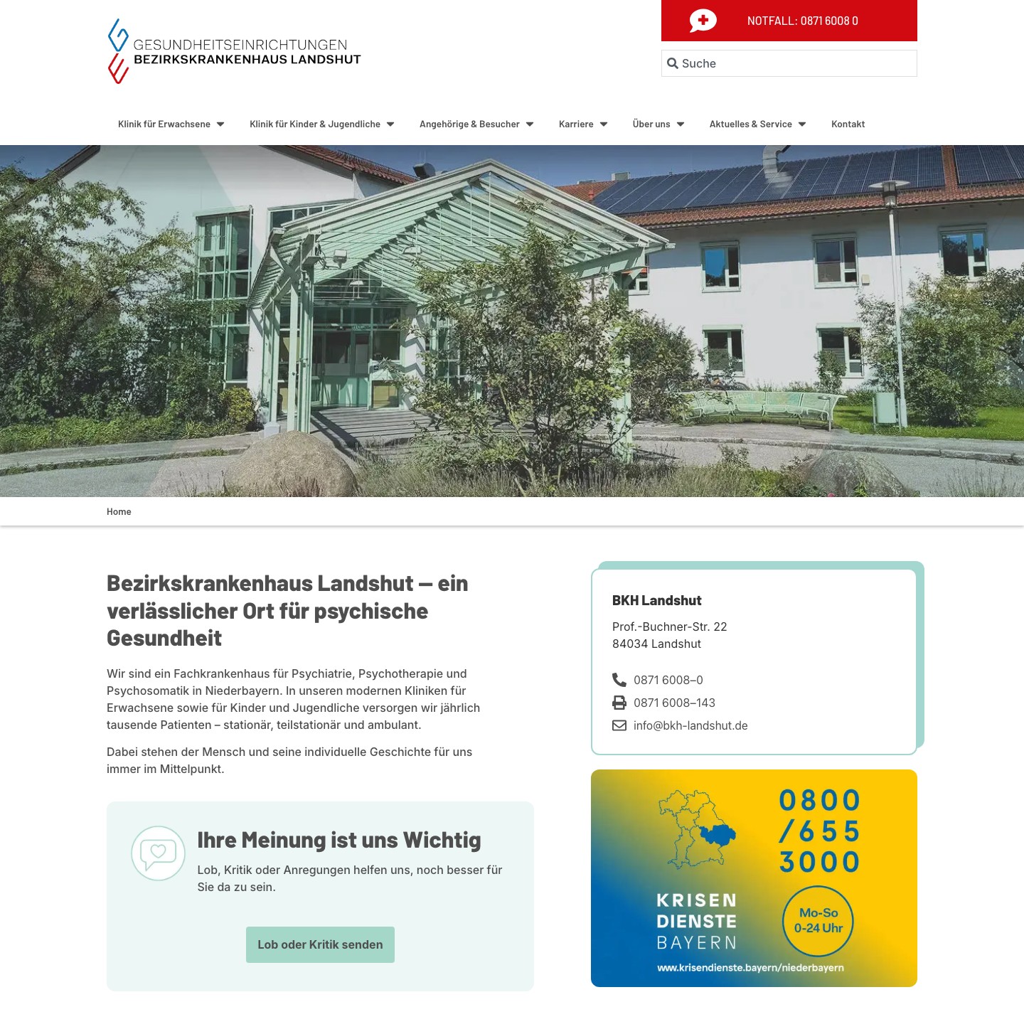 Startseite des Bezirkskrankenhauses Landshut mit Notfallnummer im Kopf, Foto des Klinikgebäudes, Einleitung und Kontaktkarte