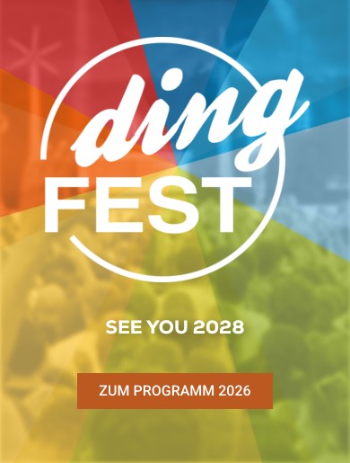 Startseite des Dingfest auf dem Smartphone mit dem Festival-Logo auf farbigem Strahlenmotiv und dem Button „Zum Programm 2026“