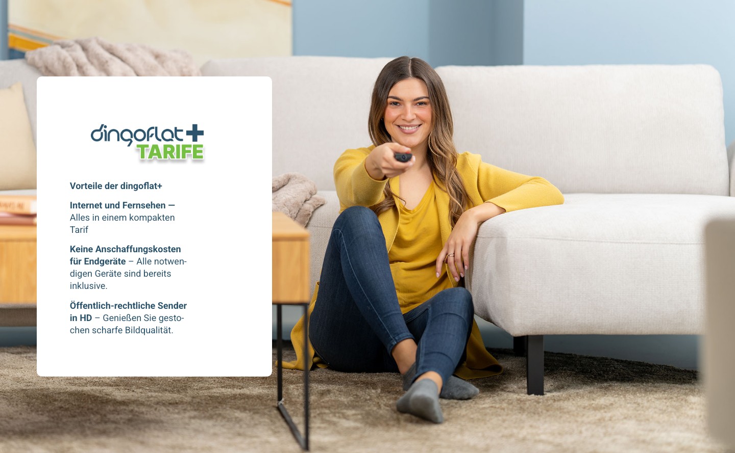 Bereich „Vorteile der dingoflat+“ zu Kombitarifen aus Internet und Fernsehen, daneben eine Frau mit Fernbedienung auf dem Sofa